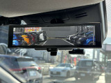 大好評「インテリジェントルームミラー」!車両後方のカメラ映像がミラーに映るので、乗員や荷物が多くても安心♪夜間や悪天候の日でもクリアな映像で視界良好です◎