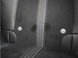 ◆ISOFIX◆シートベルトいらずでチャイルドシートと固定金具を連結するだけでガッチリ固定できます。