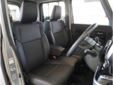 【清潔感のある運転席&助手席】隅々までクリーニングの行き届いた運転席&助手席。目立ったシミや汚れ等もございません。快適なドライブをどうぞ。