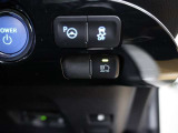 オートマチックハイビームとは、先行車や対向車のライトを認識し、ハイビームとロービームを自動で切り替える機能です。夜道の視界を確保します。詳細は販売店スタッフまでおたずねください。