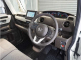 ◆視界広々で非常に運転しやすくロングドライブでも疲れを感じさせないすっきりとまとまったインパネ周りです。