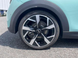 ご納車前の点検整備費、そしてご納車後の認定中古車保証料は全て車両価格に含まれております。安心の正規ディーラーで!