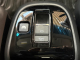 電子制御パーキングブレーキは信号待ちでも便利。いつもより運転がラクになるはずです。
