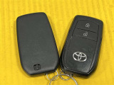 スマートキーはカバンやポケットから取り出すことなく、ドアのロックアンロックやエンジンの始動が出来ます!