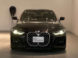 BMWらしい個性を主張するフロントマスク。M Sportならではの引き締まったデザインとブラック・サファイアの組み合わせが、力強く洗練された印象を生み出します。