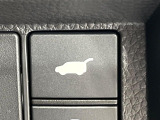 【パワーバックドア】スマートキーや運転席のボタンを押すだけでリアゲートが自動で開閉します!荷物を持っている時や、高い位置にあるバックドアを閉める際に便利な機能です♪