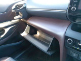 車検証などの保管に便利な小物入れがついています