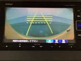 バックでの車庫入れも安心です!リアカメラが付いているバックモニター付のナビを装備しております。操作線もついており距離感も画面から確認できます。