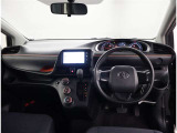 オシャレなインテリアで運転する気分も盛り上がりますよね^^