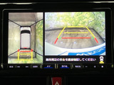 車両周辺を複数の視点から画面で確認でき、駐車時の位置合わせをサポートします。ガイド表示も備わり、周囲の状況を見ながら操作したい場面に便利。乗り降りの多い場所でも役立つ装備です。