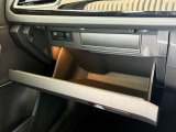 ETC車載器はグローブボックスに収納されています。