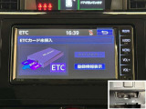 ナビ画面連動ETC付きです。高速道路料金所での小銭の出し入れや雨天時における窓の開け閉めなどの煩わしさが解消できます。料金所の通過もスムーズで快適ですよ。☆使用履歴表示や音声案内もしてくれます☆