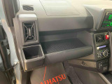 ダイハツ沼津販売の認定U-CARは新車メーカー保証に準じた1年間無償の「まごころ保証」が付いています。また認定車以外でも3ヶ月又は5000kmの保証が付いているのでリーズナブルなお車も安心です。