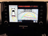 パノラミックビューモニター付きです。車両を上から見たような映像をディスプレイオーディオ画面に表示。運転席からの目視だけでは見にくい、車両周辺の状況をリアルタイムでしっかり確認できます。