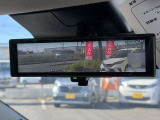 【インテリジェントルームミラー】後方のカメラ画像が映し出されるので、乗員や荷物でさえぎられがちな後方視界をクリアに保ちます♪