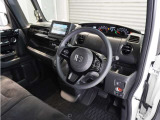 ◆視界広々で非常に運転しやすくロングドライブでも疲れを感じさせないすっきりとまとまったインパネ周りです。