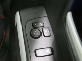電動格納ミラー! スイッチひとつでミラーを畳めます。