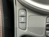 車がカーブの外側へ膨らんだり内側へ巻き込んだりする挙動を防止し安定した走行をサポートする横滑り防止装置付きです!