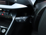 アダプティブクルーズコントロール機能搭載。前方の車両の速度に合わせて車間距離を一定に保ち、自動的にアクセル・ブレーキを調整します。