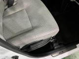 痛みの出やすい運転席シートの角、フロアマット、座面、ともに良好です