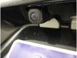 バックカメラが付いているので後方確認が非常にしやすいです。今や運転初心者も熟練者も必須装備!ついていて損はないですね♪