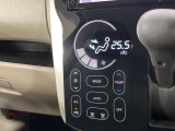 【オートエアコン】一度お好みの温度に設定すれば、車内の温度を検知し風量や温度を自動で調整。暑い&hellip;寒い&hellip;と何度もスイッチ操作をする必要はありません。快適な車内空間には必須の機能ですね♪