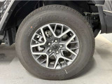 Jeep純正18インチアルミホイールとなっております。