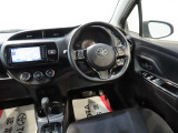 コンパクトな見た目から想像できない運転席シートもゆったり使えます