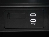 【USB接続】USB接続も可能です。スマートフォンと連動して音楽も再生可能です。