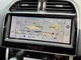 新インフォテイメントシステム「Pivi Pro」に搭載される3Dサラウンドカメラシステム。車輌AIにより車輌を含む周囲の映像を立体的に表示。よりスムーズな駐車や発進が可能となります。