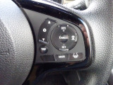Hondaセンシングの機能のひとつ、アダプティブクルーズコントロール付!アクセルから足を離しても設定したスピードと前車との車間を保ち走行してくれます!車線維持もアシスト☆高速道路で疲労軽減ですね☆