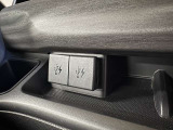 充電用USBポートも装備されております♪