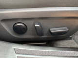 運転席は10Wayの電動シートになっています。ドライバーの体格に合わせたドライビングポジションを設定出来ます。また、2人分のポジションをメモリー出来るのでいつでも自分のポジションに戻せます♪