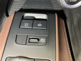 電動パーキングブレーキ&ブレーキホールド☆HOLDスイッチを押しシステムONの状態にしておくことで渋滞や信号待ちなどでブレーキを踏んで停止した時保持してくれる。