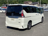 リアはプライバシーガラス付です。見た目もかっこいいですよね。また、太陽光を防ぐので冷房の効きを良くする効果もあるんです。エアコンを控えめにすれば燃費向上も見込めますよ。