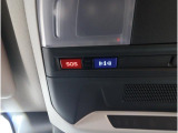 専用ボタンでコールセンターへ接続。状況に応じて緊急車両の要請やロードサービスの取次ぎを行います。重大事故の際は自動的にコールセンターにつながり、緊急車両やドクターヘリを要請します。(要申込)