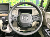 インテリアに合わせたデザインのステアリングは、運転される方のことも考え、運転しやすい形状、大きさです。是非一度、実際に触ってお確かめください。