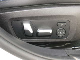 電動シートはメモリー機能を備えており、シートおよびドア・ミラーの位置を記憶することができます。