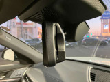 ETC内臓 自動防眩ルームミラー :後続車のライトが反射しても眩しくないように、ミラーの反射率を自動的に調整します。