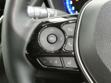 ステアリングスイッチ付き。前方から目を離すことなく操作することが可能です。