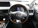 各操作スイッチなどもハンドルから手を放すことなく操作可能で安全運転に支援いたします!