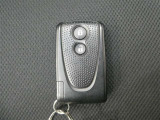 ドアの開錠施錠はドアノブに触れるだけ センサーが感知して開錠施錠をしてくれます 一度スマートキーをご体感ください 便利ですよ
