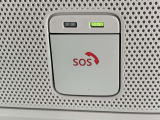 <SOSコール>事故や急病時などに、ボタンひとつで専門のオペレーターに接続。警察や消防への連携をサポートします。別途申込が必要です。