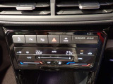 2ゾーンフルオートエアコンを装備。運転席と助手席、それぞれ独立して温度の設定ができます。
