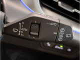 運転中にもオーディオの音量やFMの切り替えなどステアリングでの操作で切り替え可能なため、ステアリングから手を放す必要がない為、運転中でも操作が簡単でございます。