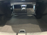 ゆったりとしたトランクルームでございます。たくさんのお荷物の車載が可能でございます。