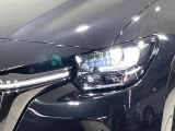 【LEDヘッドライト】悪天候や夜間走行時も良好な視界を確保し安心して運転できる高輝度LEDヘッドライトを装備!点灯速度が早く、消費電力も抑えられています。