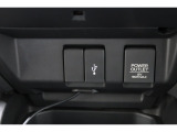 スマートフォンなどの音楽再生が可能なUSB接続ジャック装備車両です♪♪♪