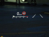 カラーヘッドアップディスプレイ付き。少ない視線移動で情報を確認できるので、運転の疲労軽減に繋がりますよ♪