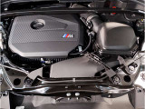 【BMWエンジン】革新的なガソリン・エンジン・テクノロジーによる高性能かつ高効率。レスポンスの良いパワーを発揮。常にスムーズな吸気を実現しアクセル開度にダイレクトに反応しドライビングを楽しく演出。